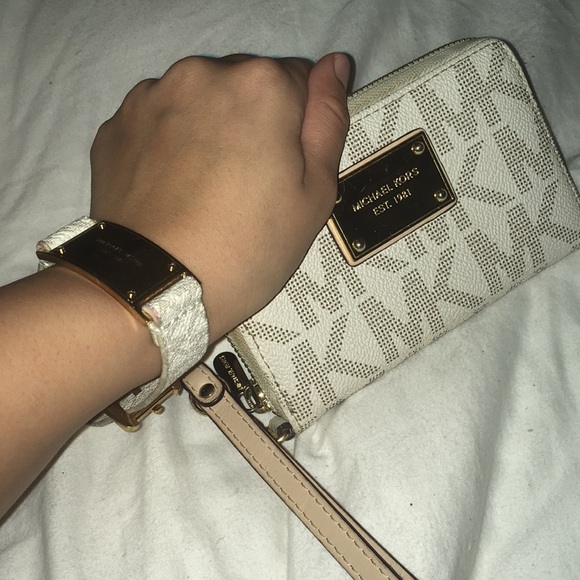 MK wallet and matching bracelet - Picture 2 of 2